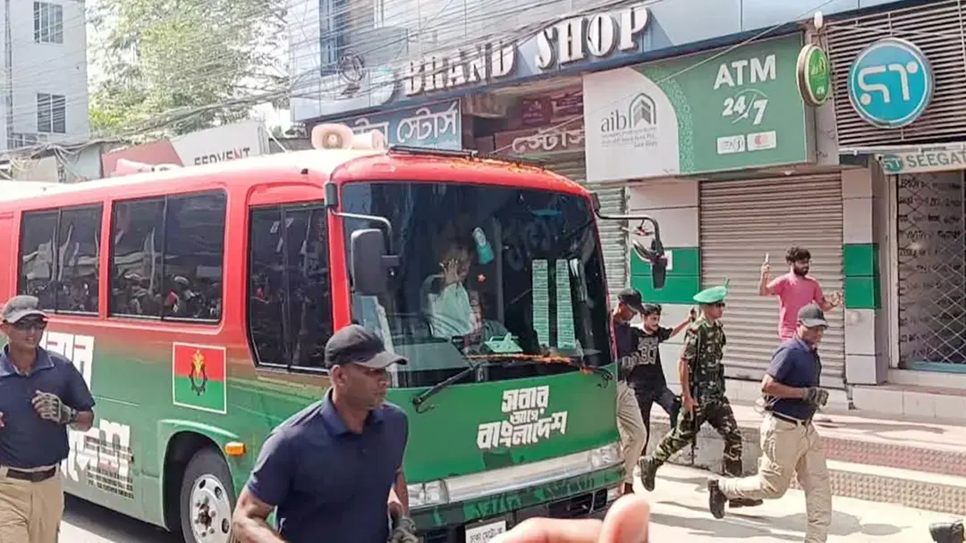 শারদীয় দুর্গোৎসবে পূজামণ্ডপ পরিদর্শনে রংপুরে পৌঁছেছেন প্রধানমন্ত্রী