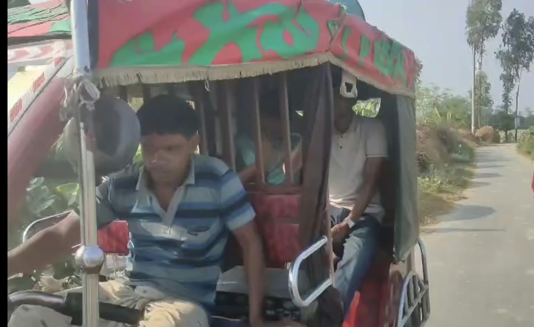 শেখ হাসিনার দেশে ফেরা নিয়ে নওগাঁয় মাইকিং! ছাত্রলীগের সভাপতিসহ আটক-২