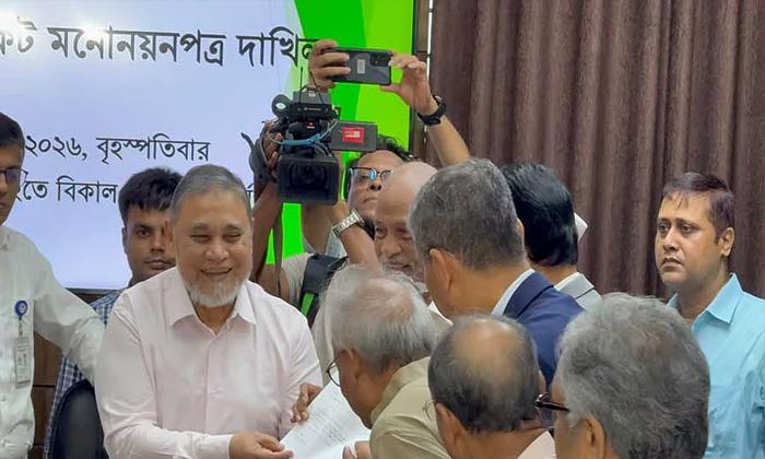 বঙ্গভবনে যাচ্ছেন মির্জা ফখরুল, ইসিতে বিএনপির মনোনয়নপত্র জমা
