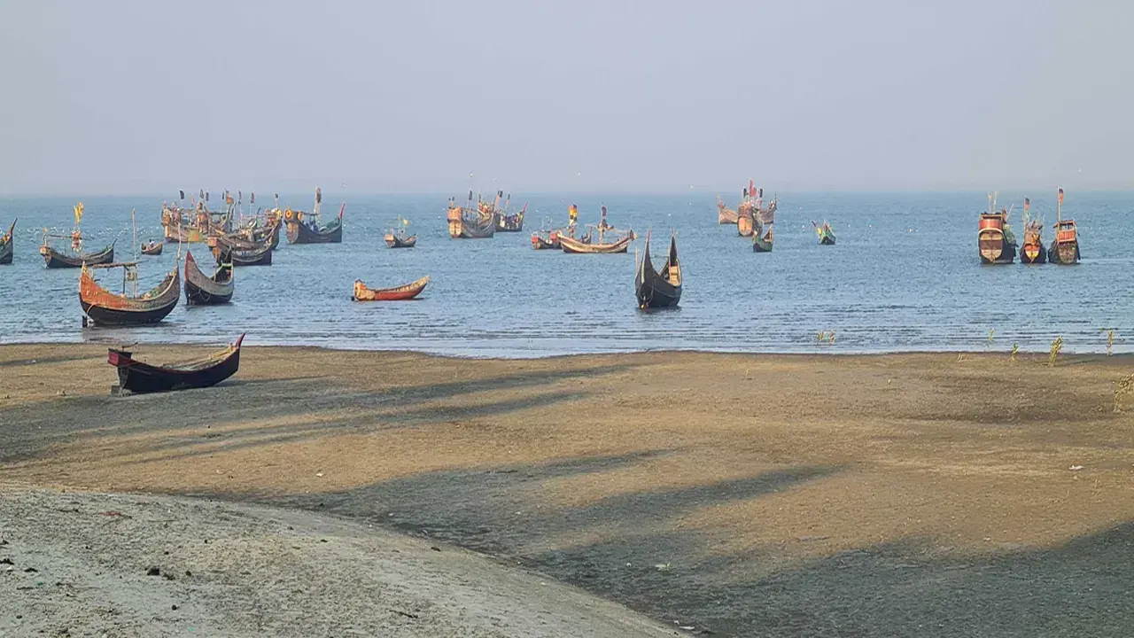 সেন্ট মার্টিনে রাতযাপন নিয়ে ‘অনিশ্চয়তা’, যা জানাল প্রশাসন