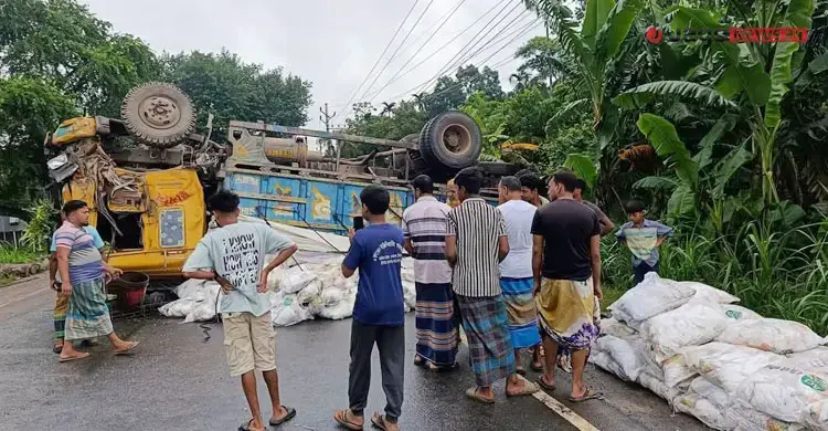 ফরিদপুর মহাসড়কে মৃত্যুফাঁদ