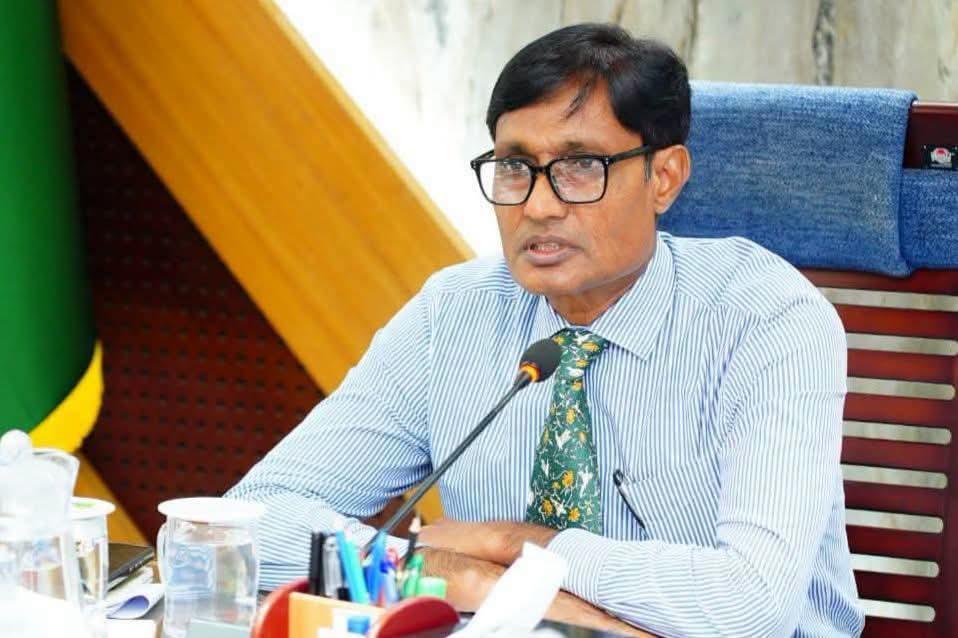 প্রধানমন্ত্রীর অভ্যর্থনা অনুষ্ঠানে রাষ্ট্রীয় প্রটোকল ও শিষ্টাচার লঙ্ঘনের অভিযোগে রাজশাহীর বিভাগীয় কমিশনার স্ট্যান্ড রিলিজ