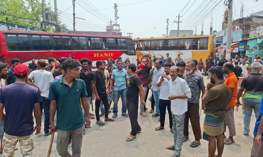 নওগাঁয় বাস চলাচল বন্ধ