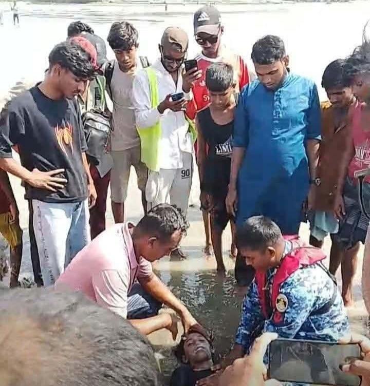 ইনানীতে সাগরে নেমে প্রাণ গেল মাদ্রাসা শিক্ষার্থীর, উদ্ধার ৮