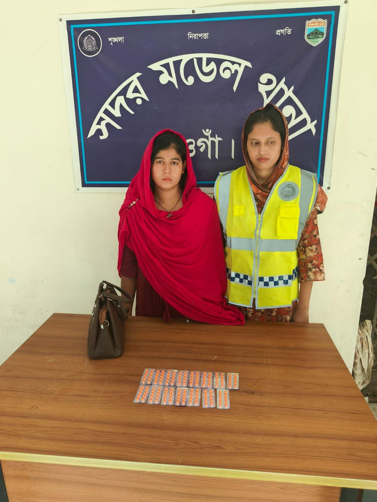 নওগাঁয় টেপেন্ডাডল টাবলেট সহ একজন নারী মাদক ব্যবসায়ী গ্রেপ্তার