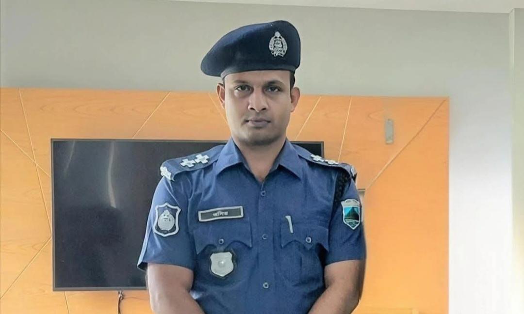 নওগাঁয় ছাত্রলীগ নেতাকে পালানোর সুযোগ দেওয়ার অভিযোগে এসআই প্রত্যাহার