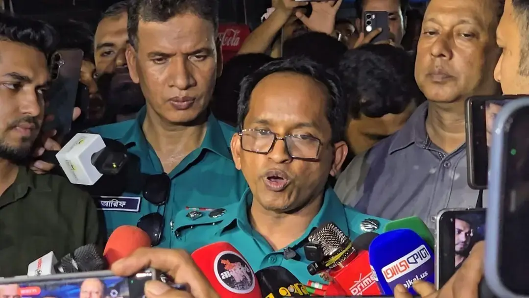 জাসদ কার্যালয়ের সামনে জড়ো হওয়া ২৮০-৩০০ জনকে যাচাই করা হচ্ছে