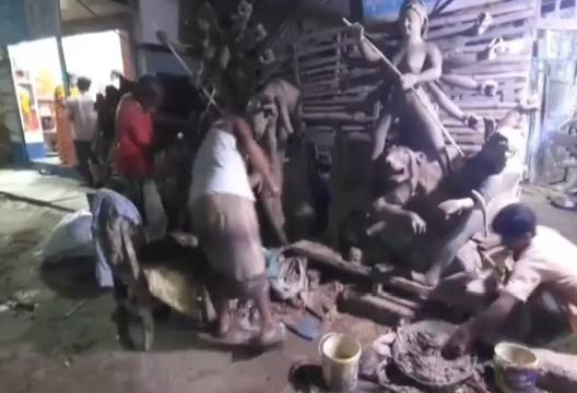 নওগাঁয় দুর্গাপূজার প্রস্তুতি শেষ পর্যায়ে, নিরাপত্তায় তিন স্তরের ব্যবস্থা