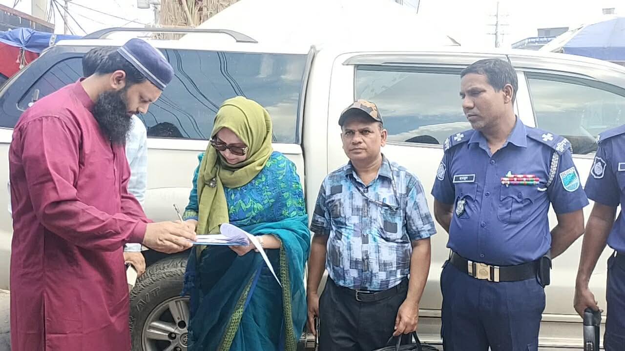 সোনারগাঁয়ে ভ্রাম্যমান আদালতের অভিযান, তিন প্রতিষ্ঠানকে ৬ লক্ষ টাকা জরিমানা