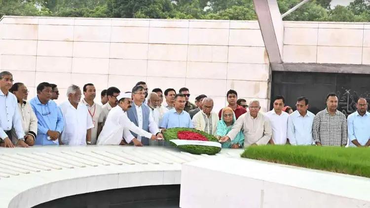 জিয়াউর রহমান ও খালেদা জিয়ার সমাধিস্থলে প্রধানমন্ত্রীর শ্রদ্ধা