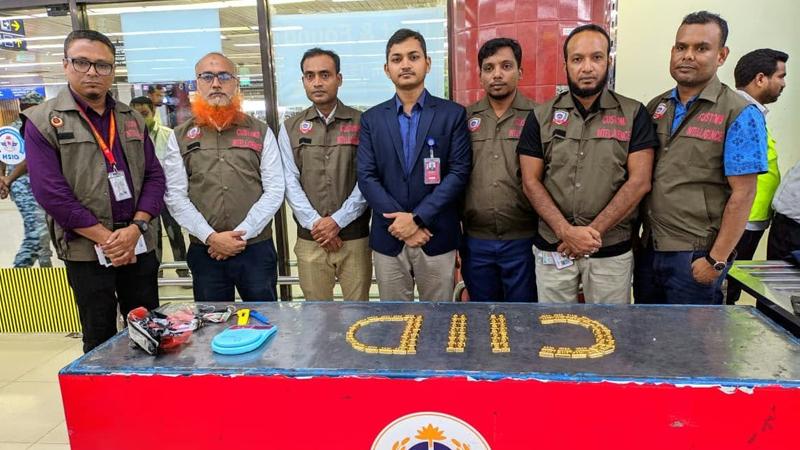 শাহজালালে দুই বিমানকর্মীর জুতায় ১৬ কোটি টাকার স্বর্ণের চালান