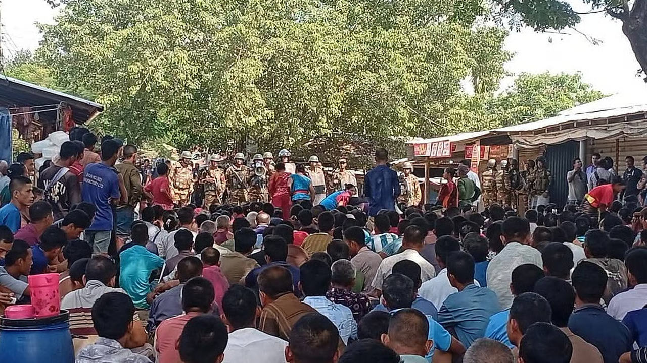 সাজেকে পর্যটকবাহী গাড়িবহর ছাড়ার পর গোলাগুলি, ২ হাজার পর্যটক আটকা