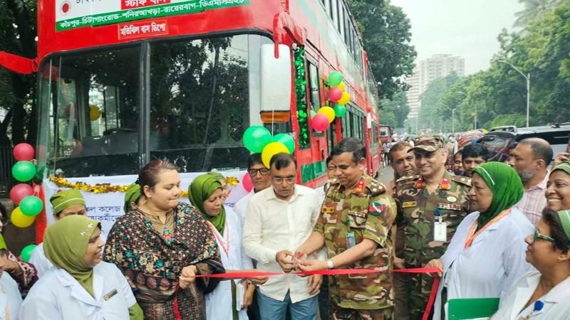 ঢামেকের চিকিৎসক-নার্সদের যাতায়াতে চালু হলো বিআরটিসির দ্বিতল বাস