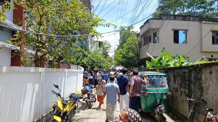 সিলেটে বাসা থেকে স্বামী-স্ত্রীসহ তিনজনের গলাকাটা লাশ উদ্ধার