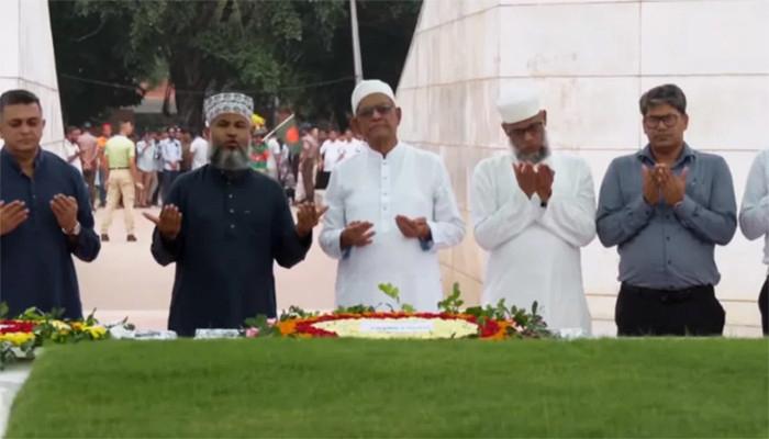 জিয়াউর রহমান ও খালেদা জিয়ার সমাধিতে শ্রদ্ধা জানালেন নতুন রাষ্ট্রপতি