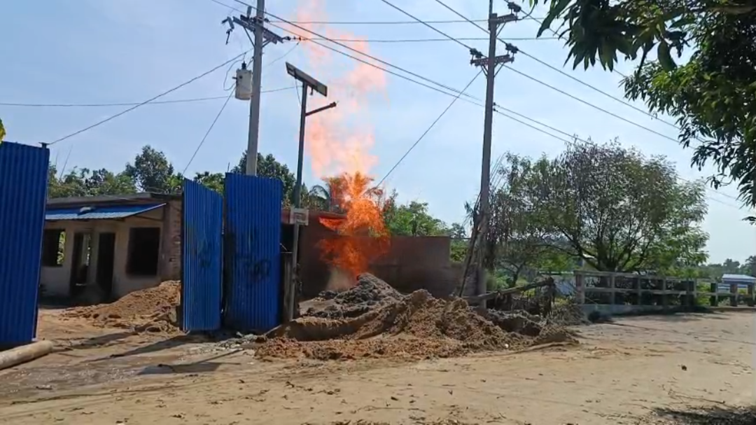 ৩০ ঘণ্টায়ও নেভেনি ইনানীর গ্যাসের আগুন, ১৫ কিলোমিটার এলাকায় বিদ্যুৎ বন্ধ