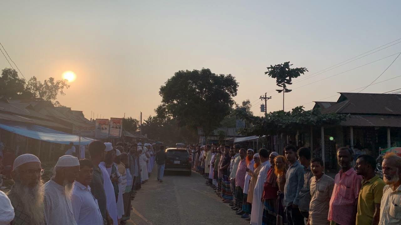 ভালুকায় ধানকূঁড়া রিসোর্ট বন্ধের দাবিতে মানববন্ধন