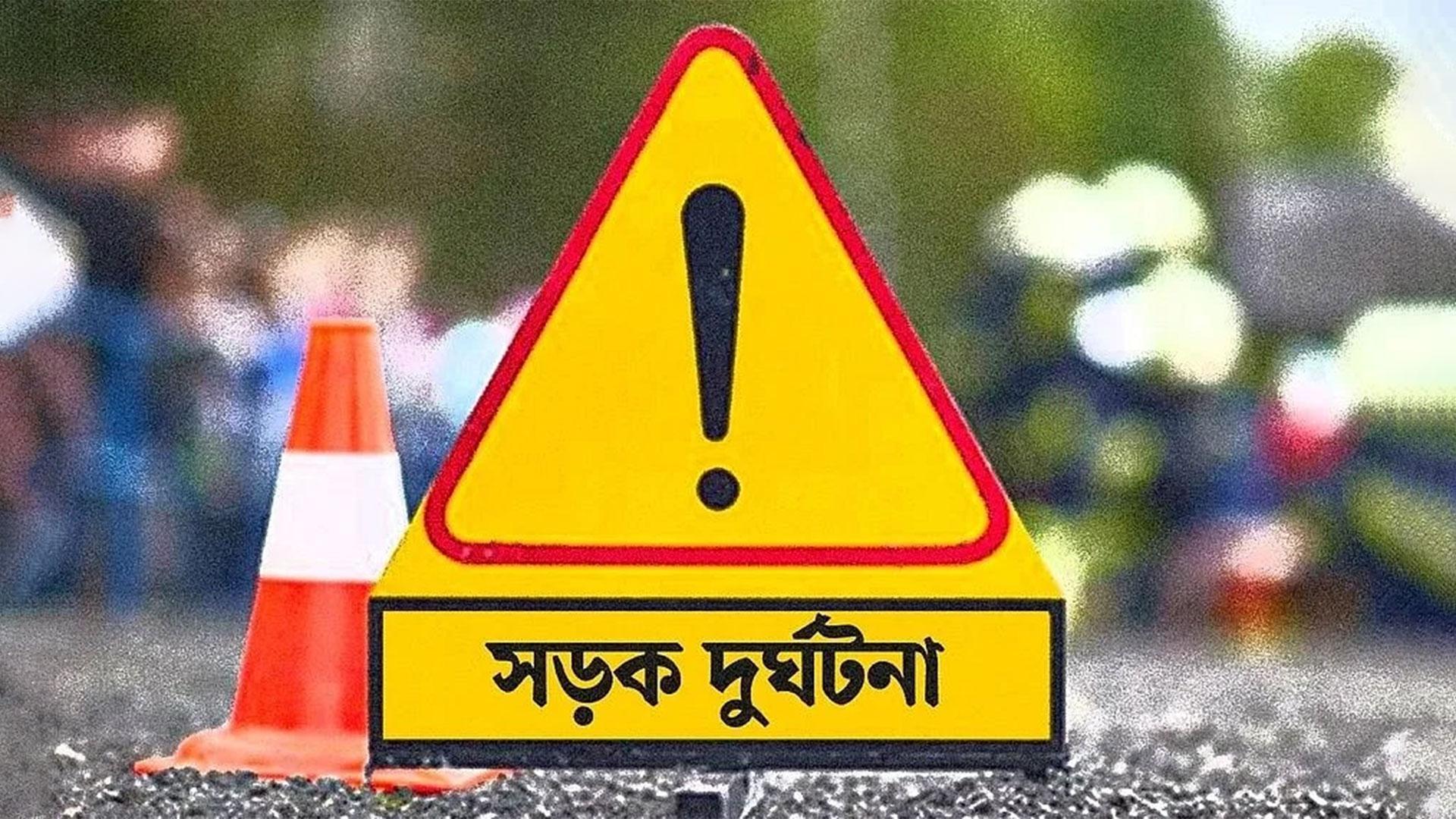 কাপাসিয়ায় বাসের ধাক্কায় মা-ছেলেসহ তিনজন নিহত