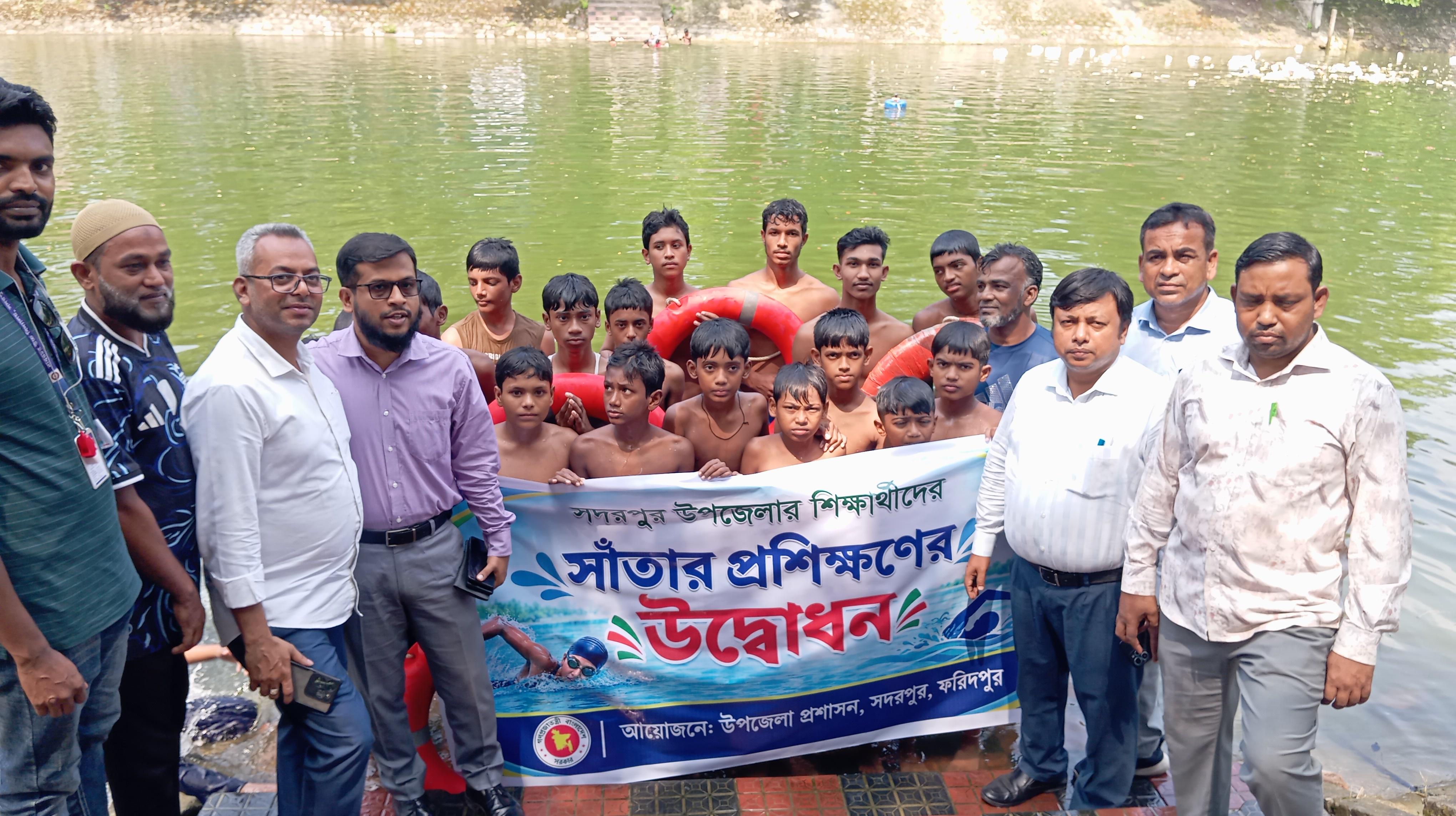 সদরপুরে শিক্ষার্থীদের সাঁতার প্রশিক্ষণ ও বাছাই পর্ব অনুষ্ঠিত